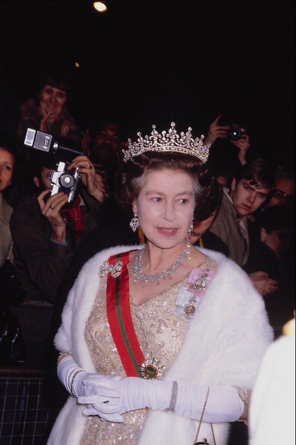 785030 Queen Elizabeth In Evening Dress, 1982 A4 Photo Print
