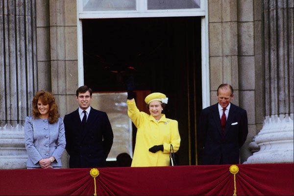 785032 Queen Elizabeth's Birthday Greeting, 1986 A4 Photo Print