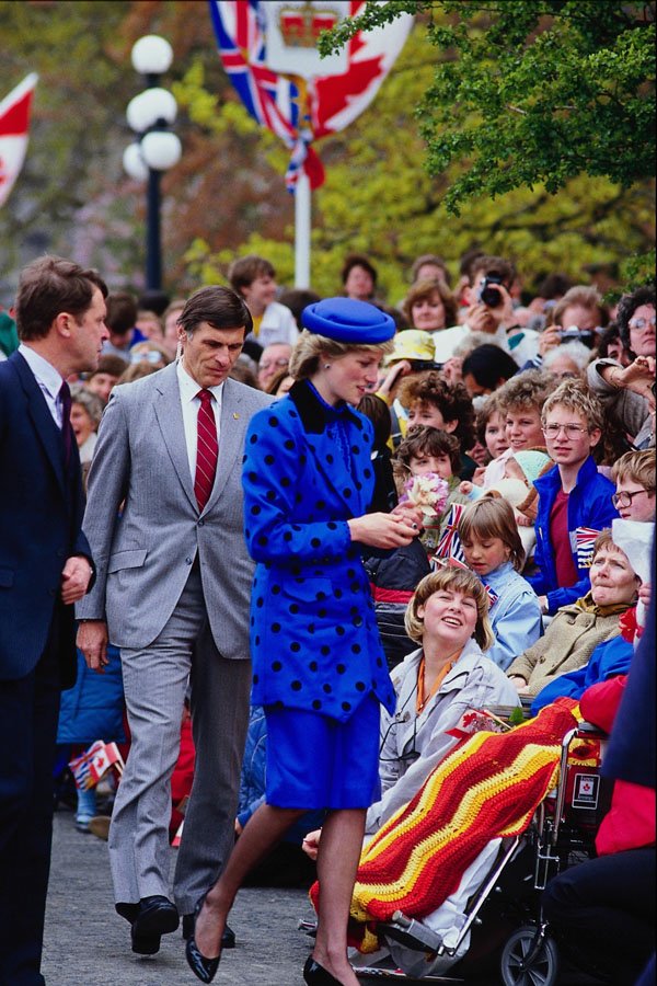 785048 Princess Of Wales, With The People, Canada A4 Photo Print
