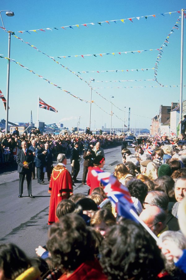 785062 Queen Elizabeth's Visit To Poole A4 Photo Print