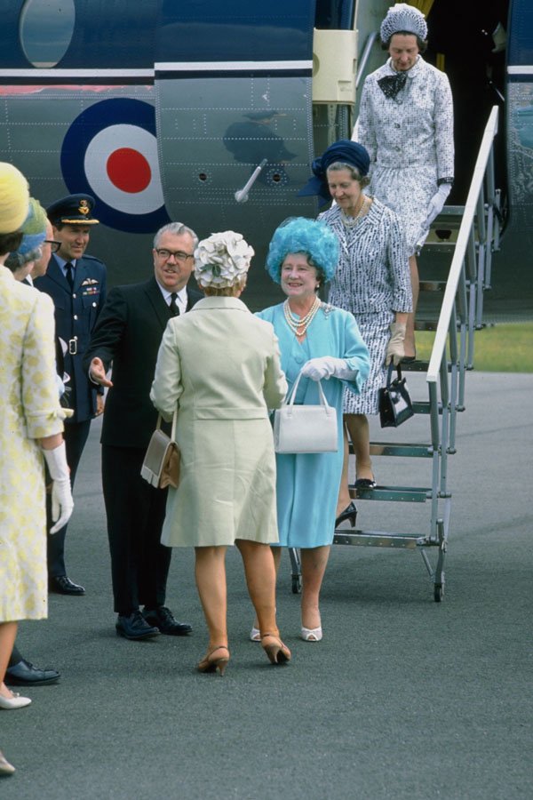 785081 Queen Mother Arriving, Greeted By Lieutenant Governor Robichaud A4 Photo Print