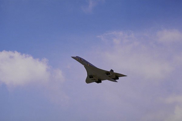 786081 British Aerospace Aerospatiale Concorde In Flight, Southsea, U.K. A4 Photo Print
