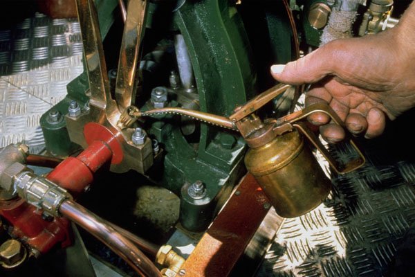 793057 Oiling Engine, Steam Engine A4 Photo Print
