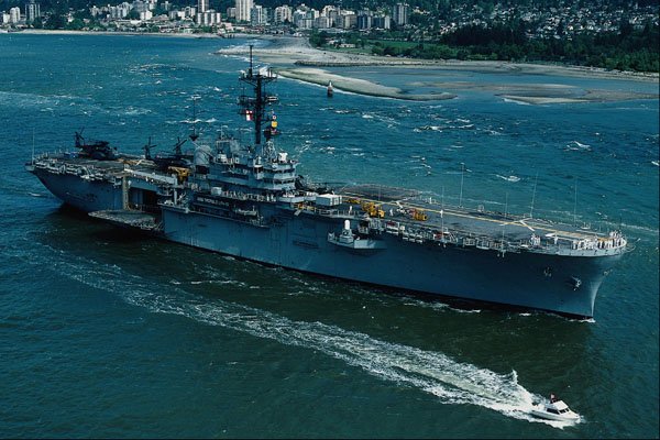 795031 USS Tripoli , LPH 10 Helicopter Assault Ship A4 Photo Print