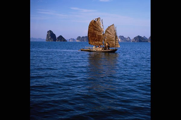 795064 Junk Sailing Through Ha Long Bay, Vietnam A4 Photo Print