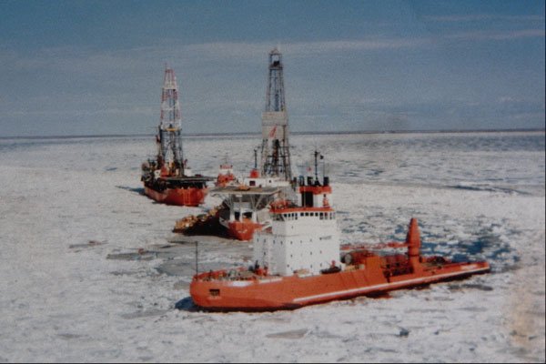 795086 Icebreaker, Clearing Path For Drilling Ships, Beaufort Sea A4 Photo Print
