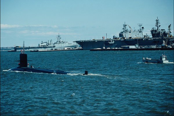 796033 Nausta Norfolk Piers And SSN Attack Sub Underway In Norfolk Harbor A4 Photo Print