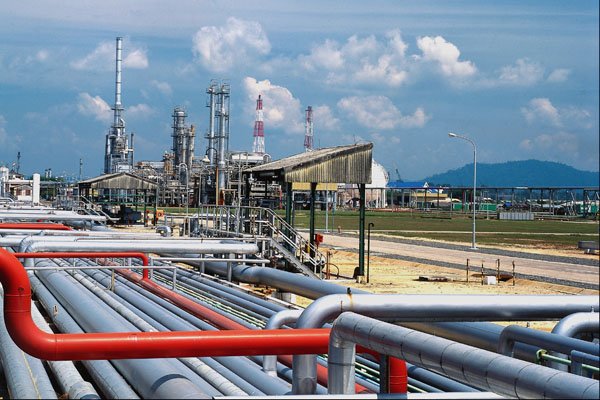 801032 Oil Refinery, Kerteh, Malaysia A4 Photo Print