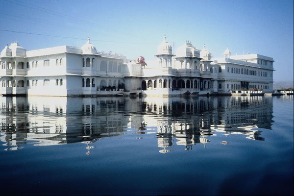 808003 The Lake Palace, Udaipur, India A4 Photo Print