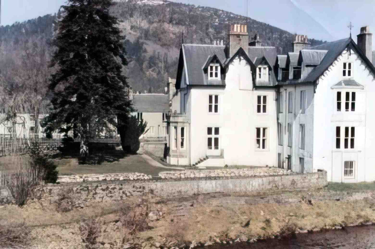 Aberdeenshire Ballater Invercauld Arms Royal Deeside Vintage A4 Photo Print