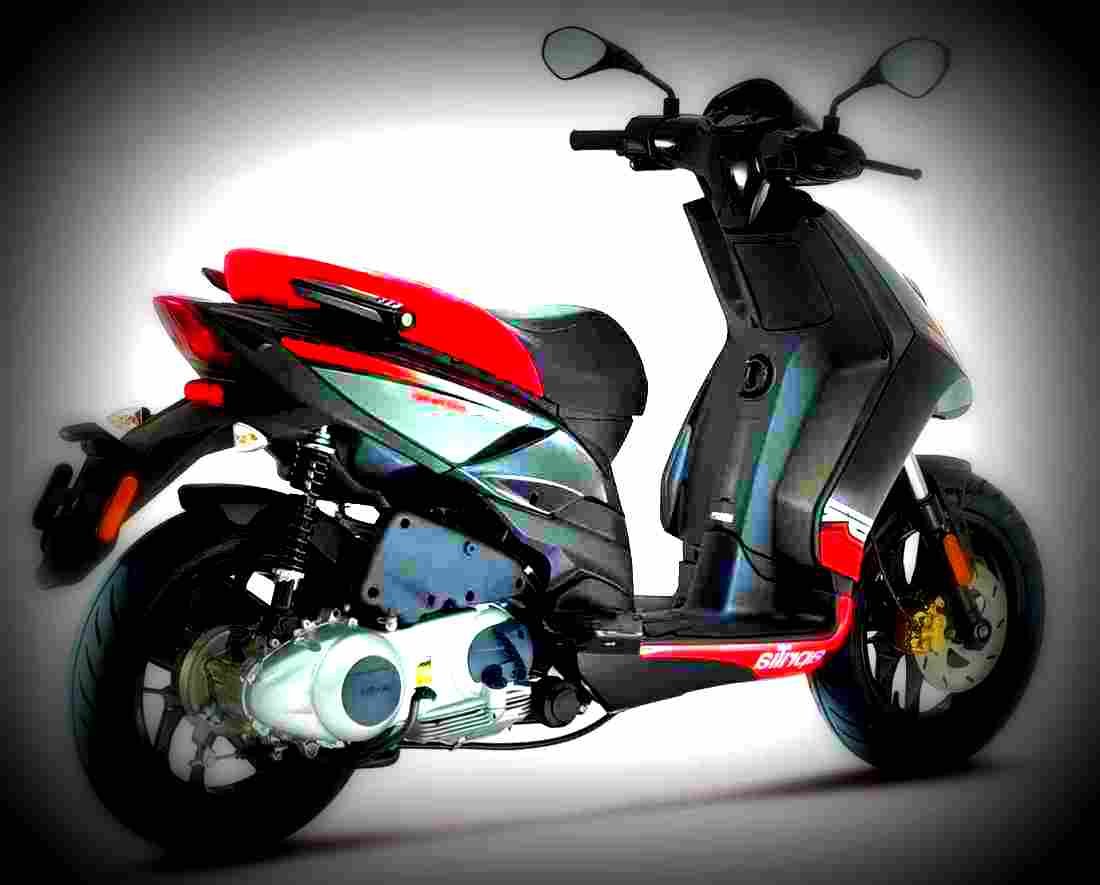 Aprilia SR Motard 125 2017 2 motorbike A4 Photo Print