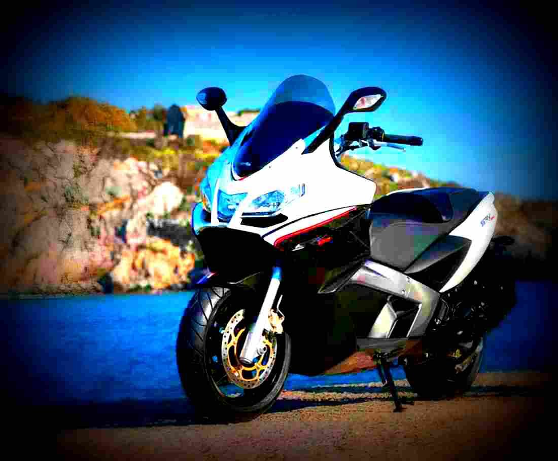 Aprilia SRV 850 2017 3 motorbike A4 Photo Print