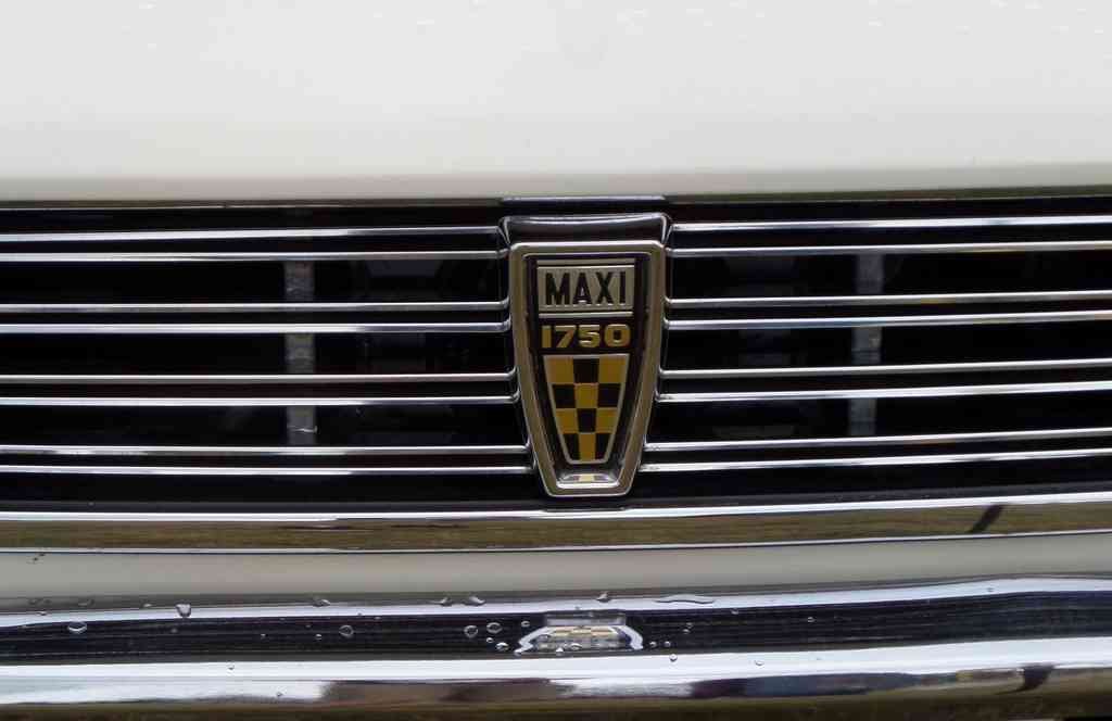 Austin Maxi 1750 Boot Bonnet 2640 A4 Photo Print