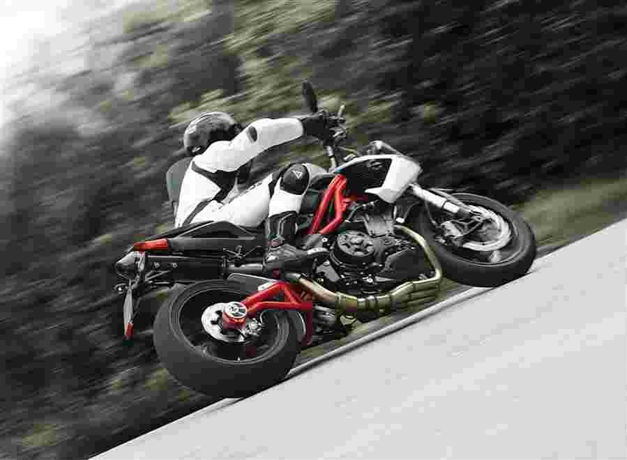 BENELLI TNT 1130R 10525 3 Car A4 Photo Print