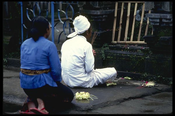 Bali 202039 Priest And Woman At Prayer, Tampak Sering A4 Photo Print