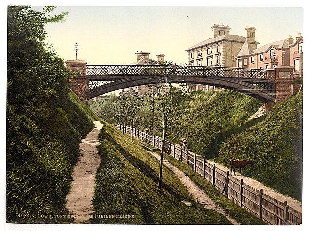 Belle Vue Jubilee Bridge Lowestoft Vintage A4 Photo Print