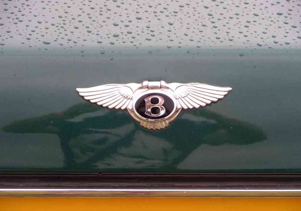 Bentley Boot Bonnet 2463 A4 Photo Print
