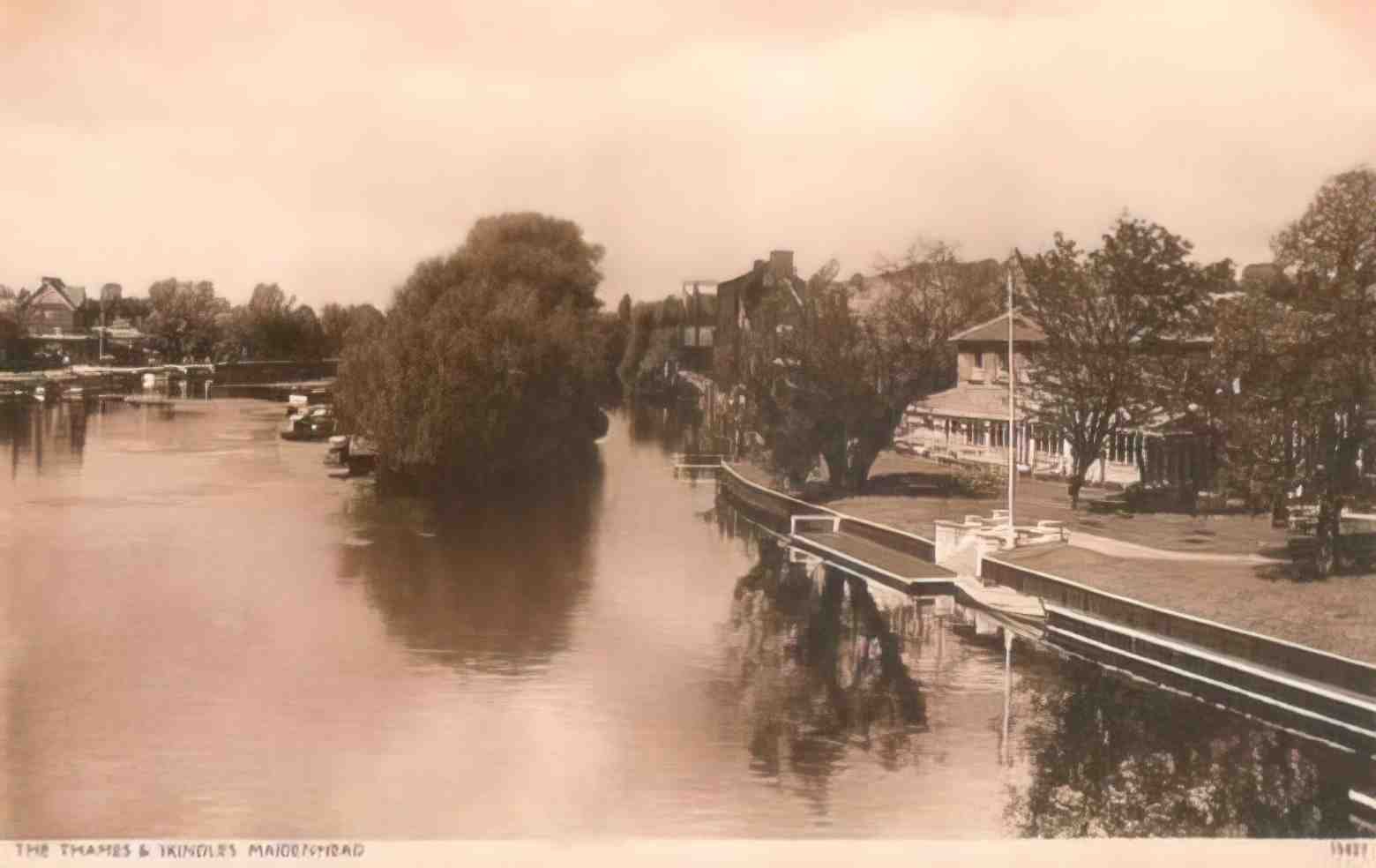 Berkshire Maidenhead The Thames and Skindles Vintage A4 Photo Print
