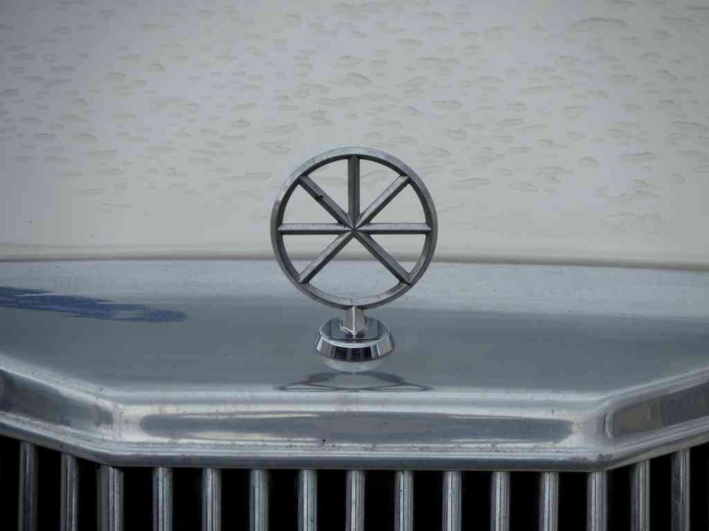 Bonnet Grille Boot 2734 A4 Photo Print