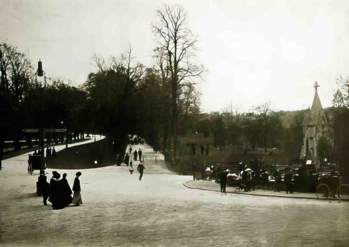 Bristol Bristol Clifton Promenade and Fountain Vintage A4 Photo Print