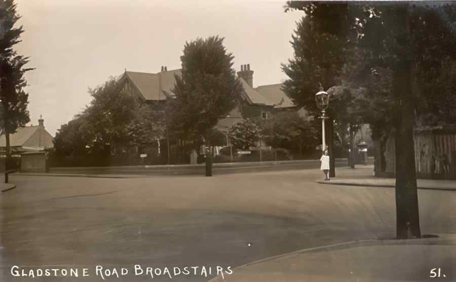 Broadstairs Gladstone Rd Broadstairs Vintage A4 Photo Print