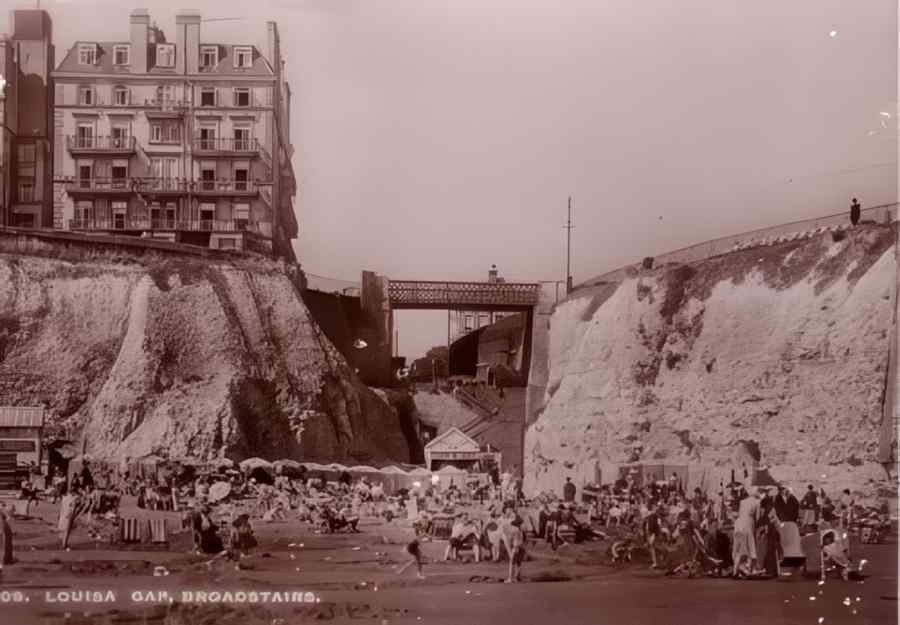 Broadstairs Louisa Gap Vintage A4 Photo Print
