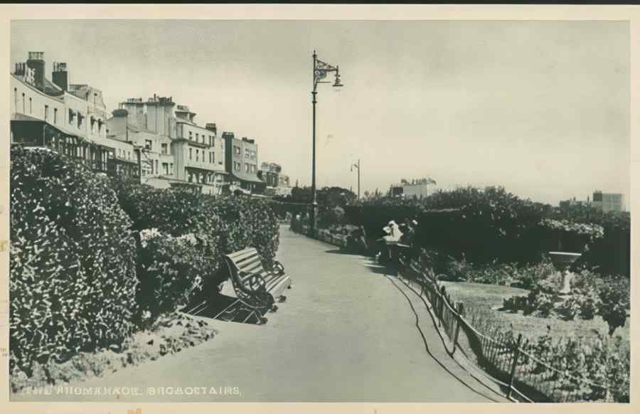 Broadstairs The Prom Vintage A4 Photo Print