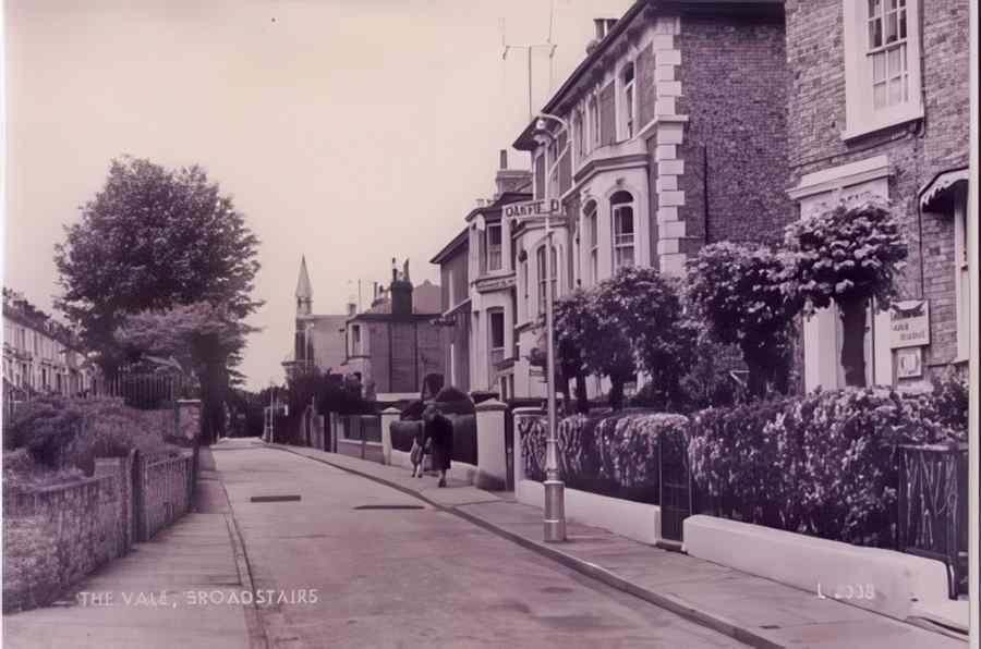Broadstairs The Vale Vintage A4 Photo Print