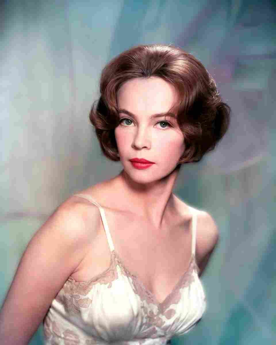 Caron Leslie 6 film star poster A4 Photo Print
