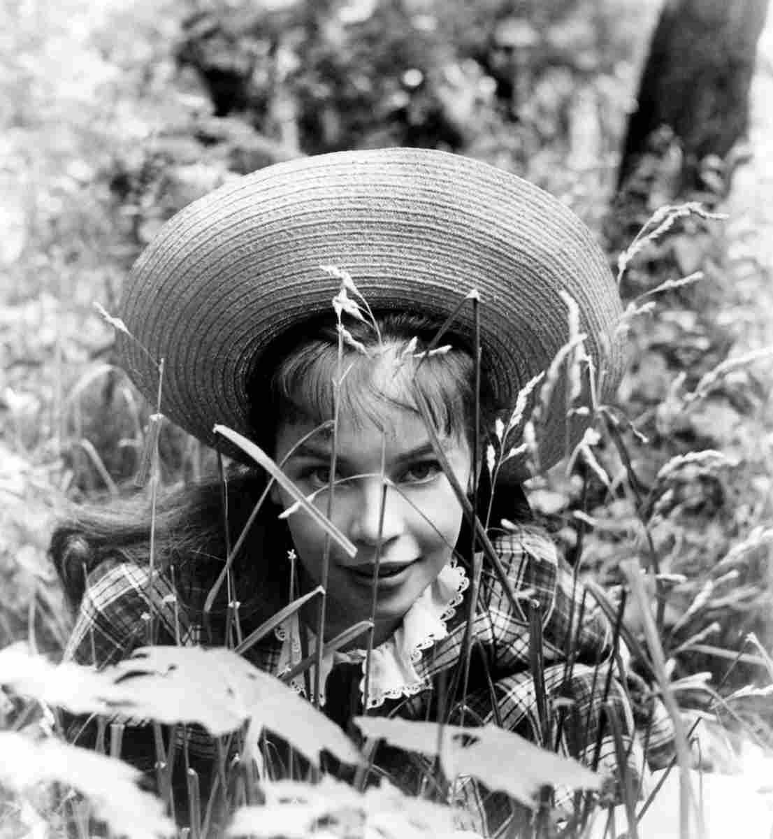 Caron Leslie Gigi 3 film star poster A4 Photo Print