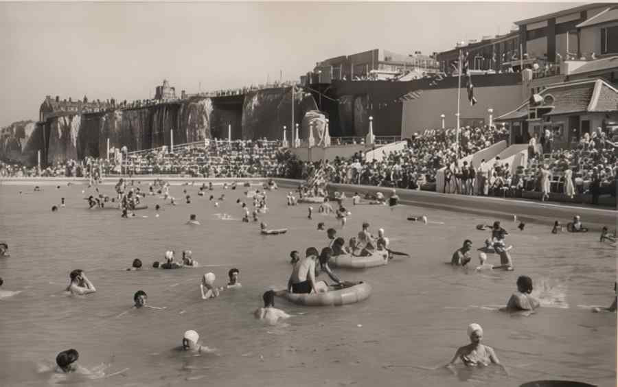 Cliftonville Lido 1 Vintage A4 Photo Print