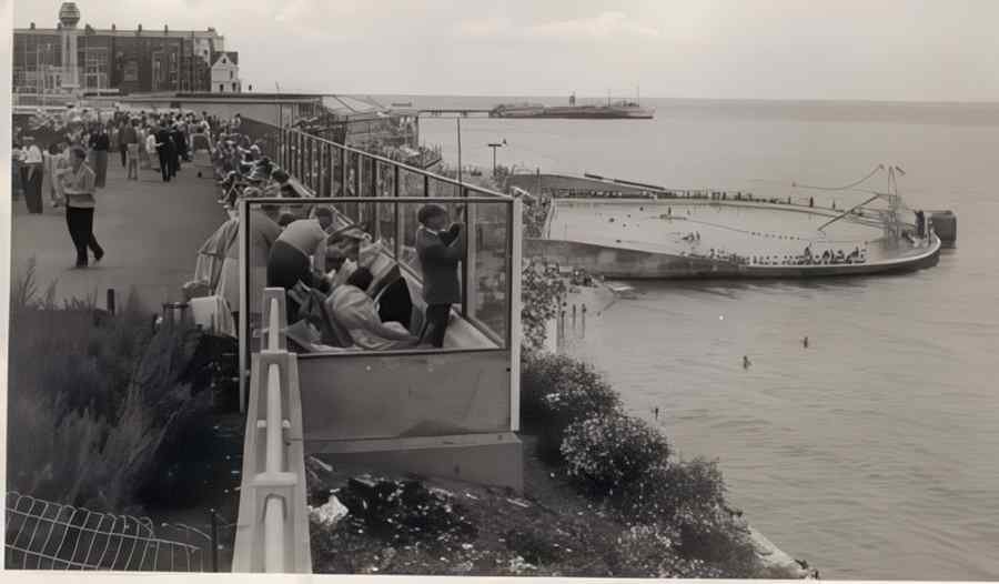 Cliftonville Lido 2 Vintage A4 Photo Print
