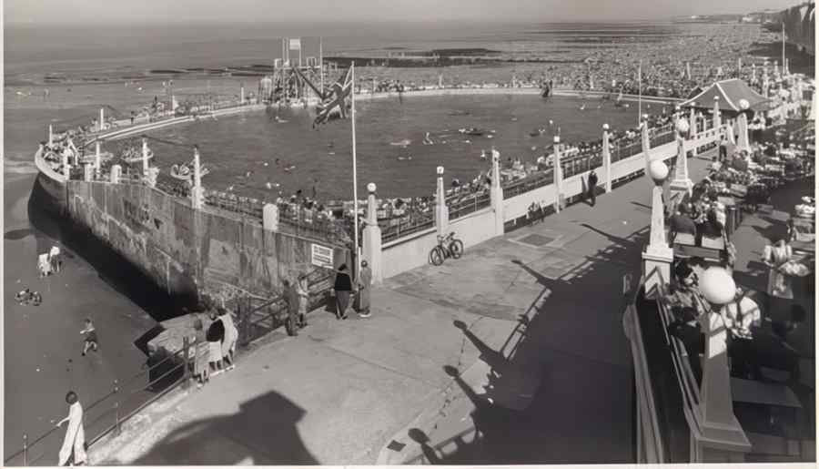 Cliftonville Lido 3 Vintage A4 Photo Print