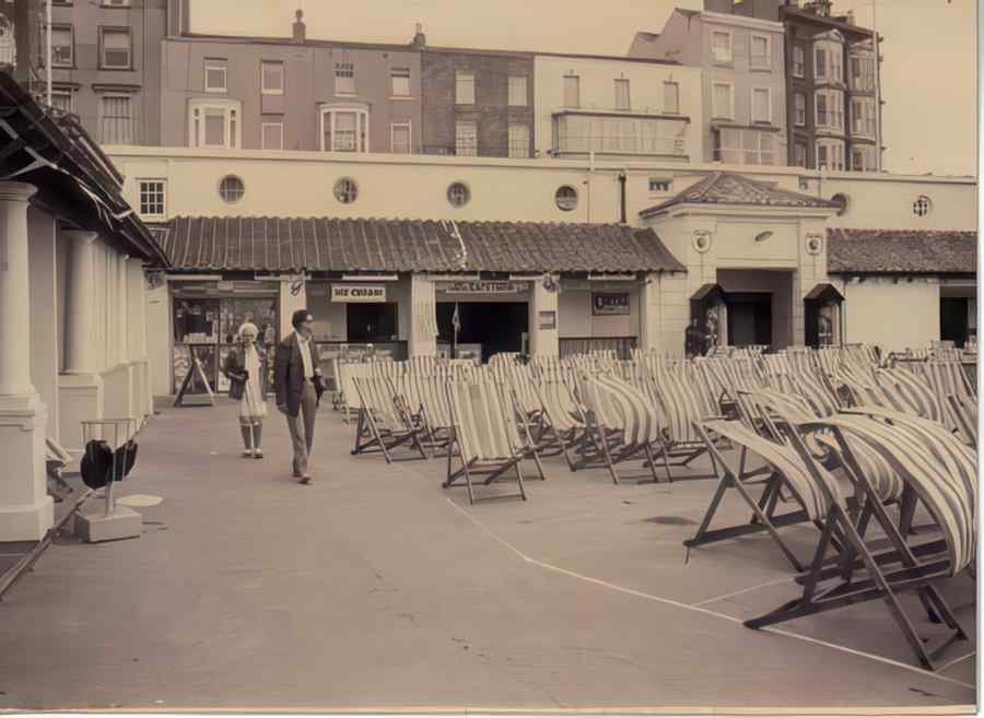 Cliftonville Lido 4 Vintage A4 Photo Print