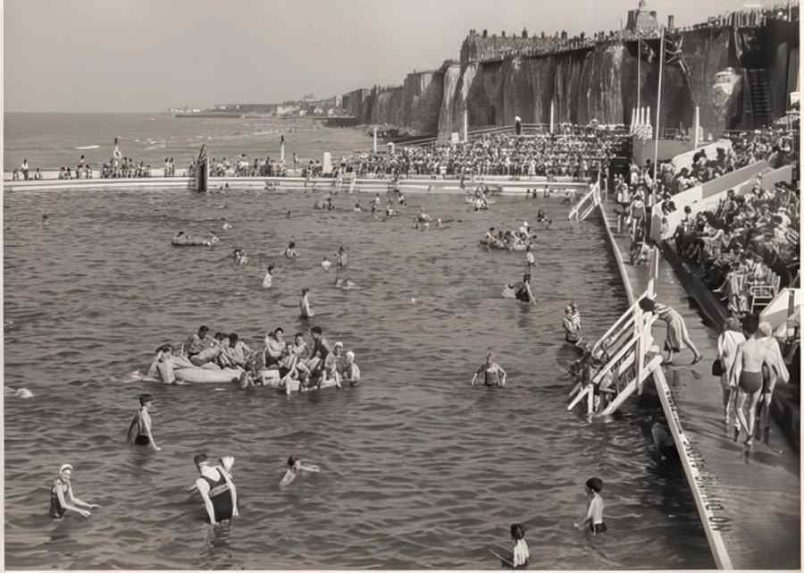 Cliftonville Lido 6 Vintage A4 Photo Print