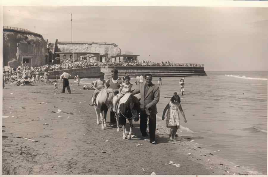 Cliftonville Palm Bay  Vintage A4 Photo Print