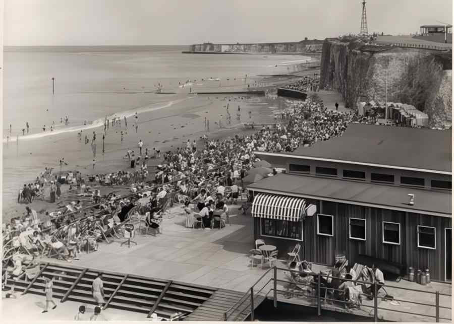 Cliftonville Sun Deck Palm Bay Vintage A4 Photo Print
