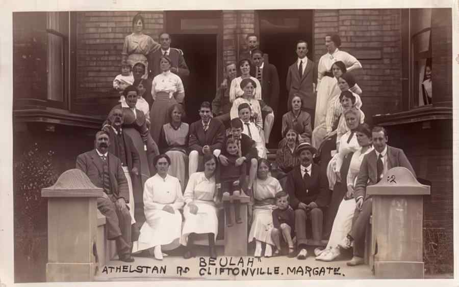 Cliftonvilles 006 Vintage A4 Photo Print