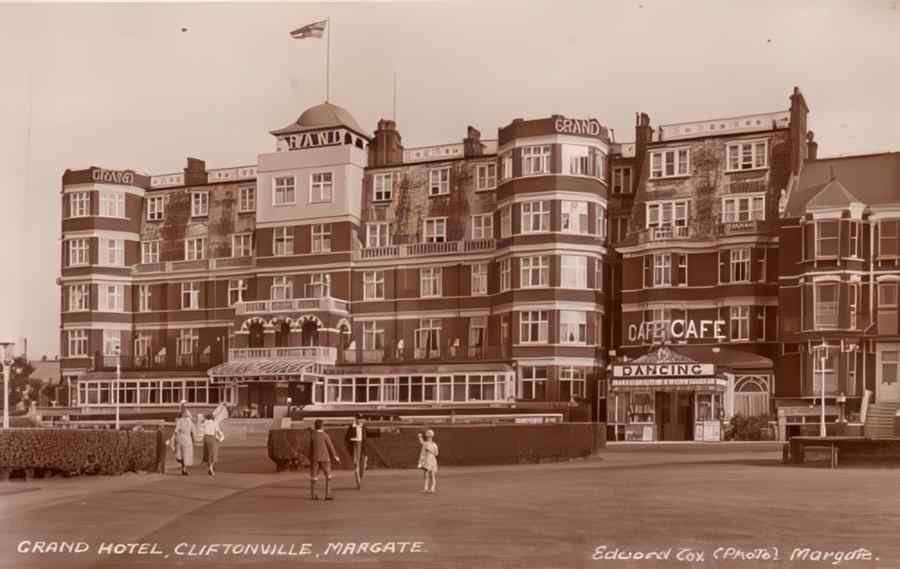 Cliftonvilles 033 Vintage A4 Photo Print