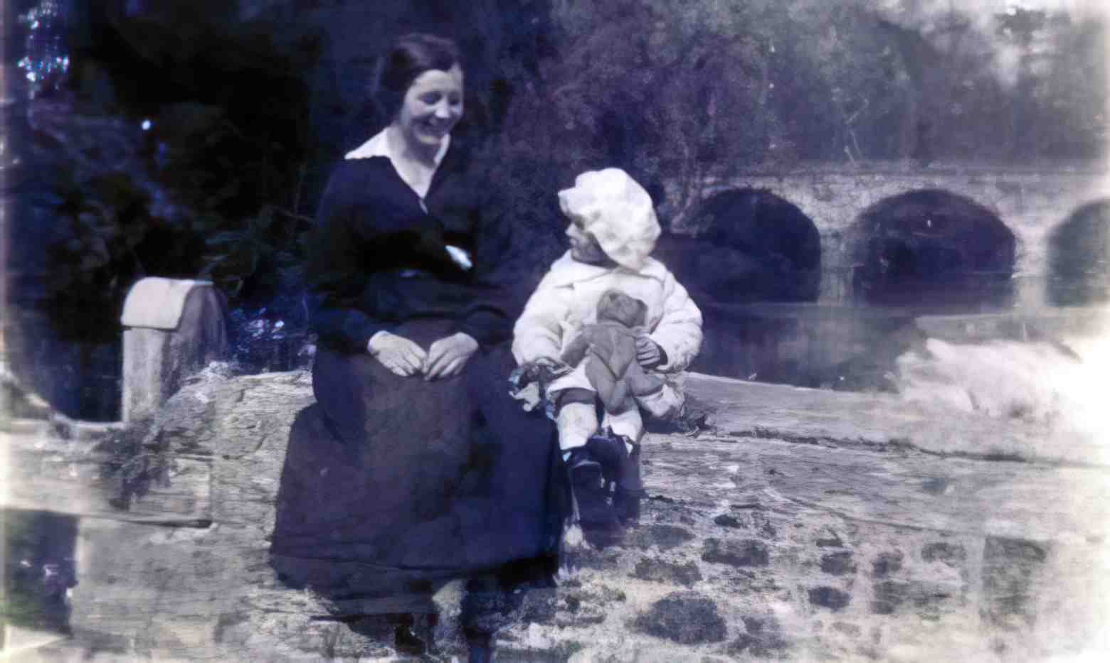 Devon Bidedord River Torridge Mother and Child Vintage A4 Photo Print