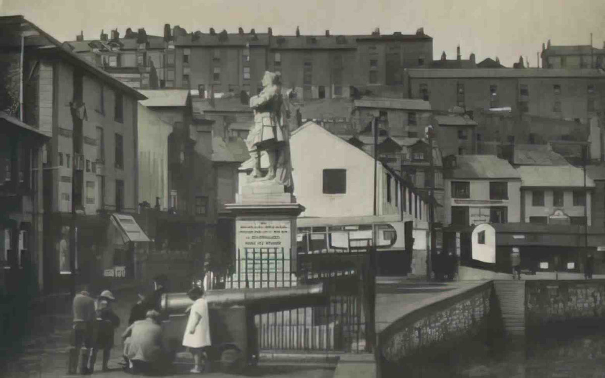 Devon Brixham The Quay and statue of William III c1930s Vintage A4 Photo Print