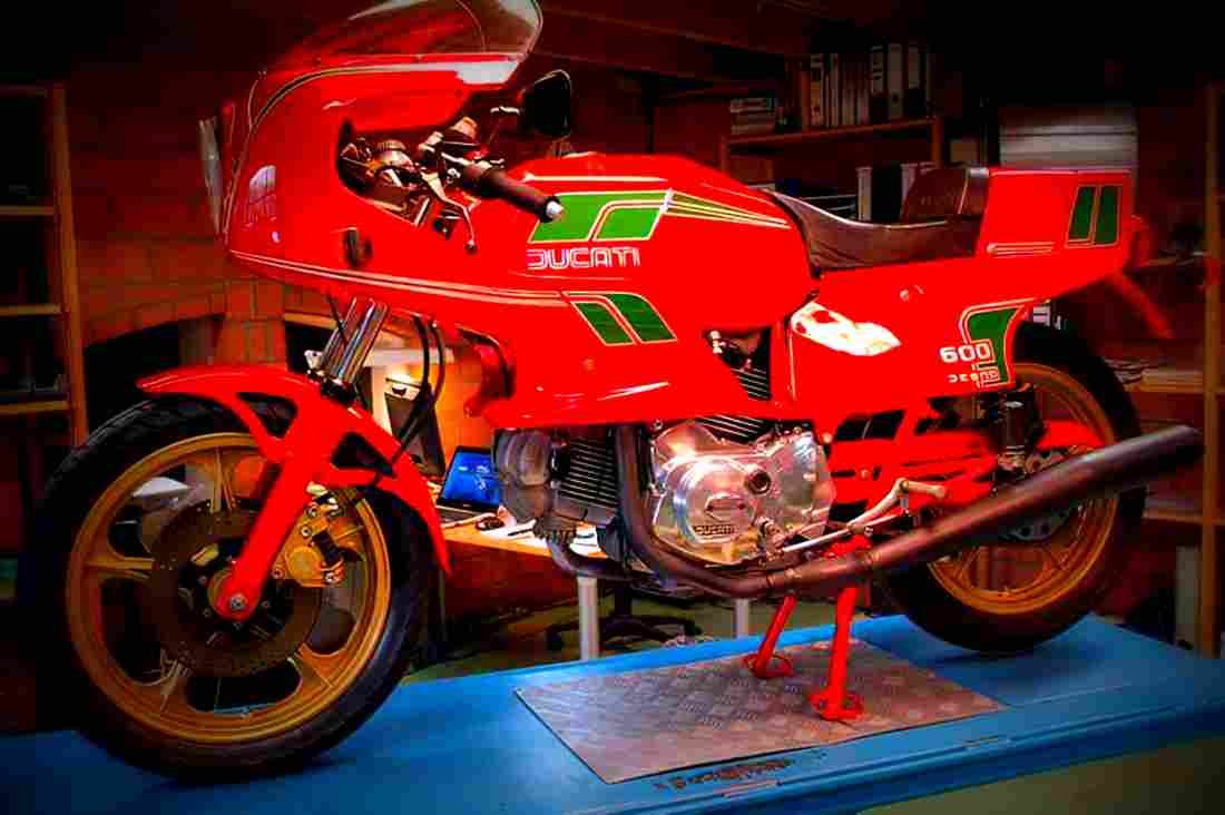 Ducati 600 SL Pantah 1984 3 motorbike A4 Photo Print