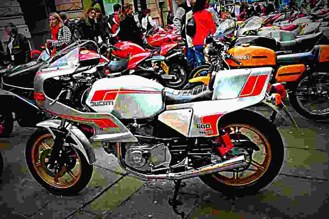 Ducati 600 TL Pantah 1982 2 motorbike A4 Photo Print