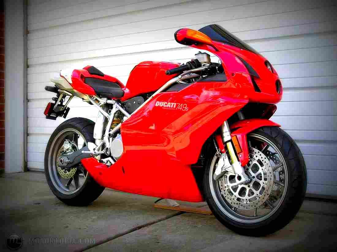 Ducati 749 2004 2 motorbike A4 Photo Print