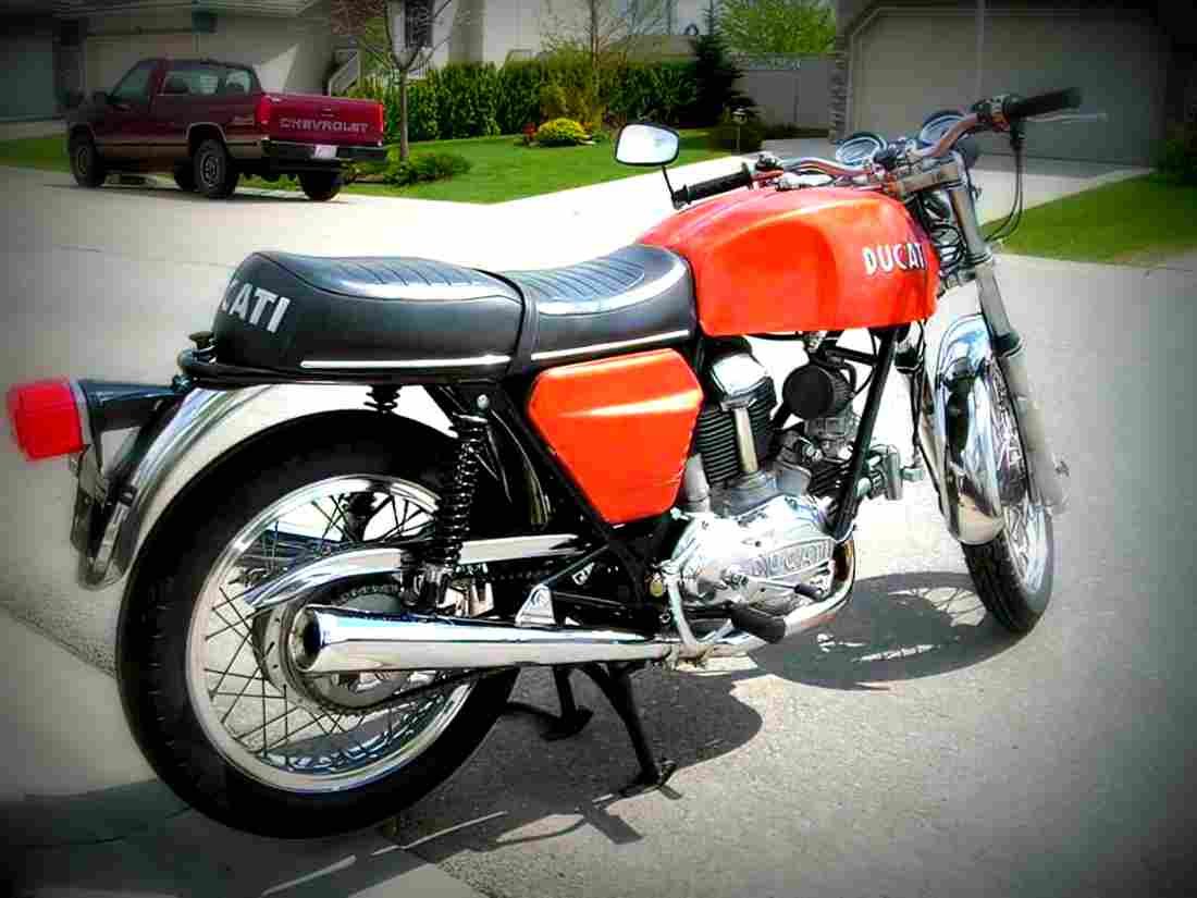 Ducati 750 GT 1973 4 motorbike A4 Photo Print