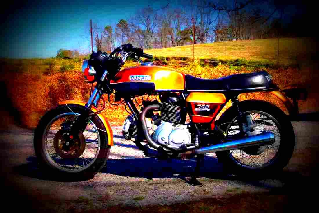 Ducati 750 GT 1974 1 motorbike A4 Photo Print