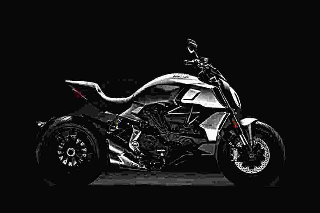 Ducati Diavel 1260 2019 2 motorbike A4 Photo Print
