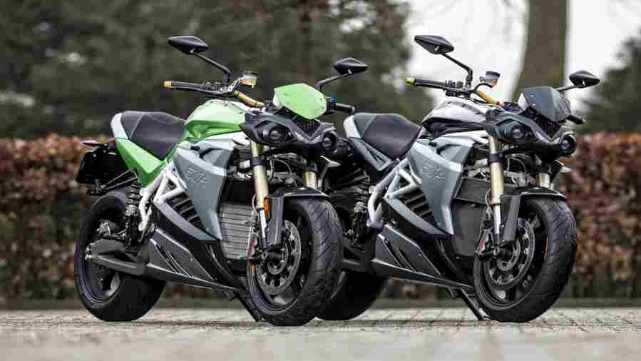 ENERGICA EVA 95 13096 2 Car A4 Photo Print