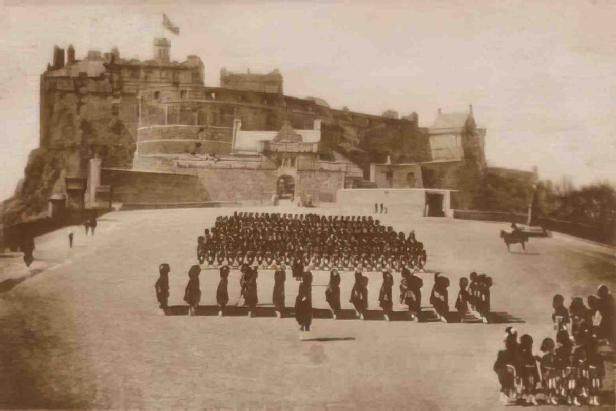 Edinburghshire Edinburgh Castle Esplanade and the Cameron Highlanders c 1903 Vintage A4 Photo Print