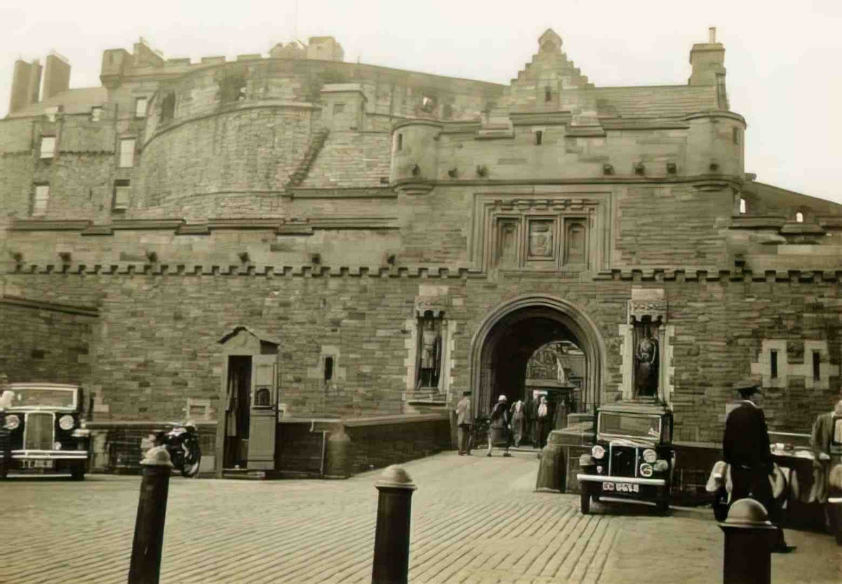 Edinburghshire Edinburgh Castle in the mid 1930s Vintage A4 Photo Print